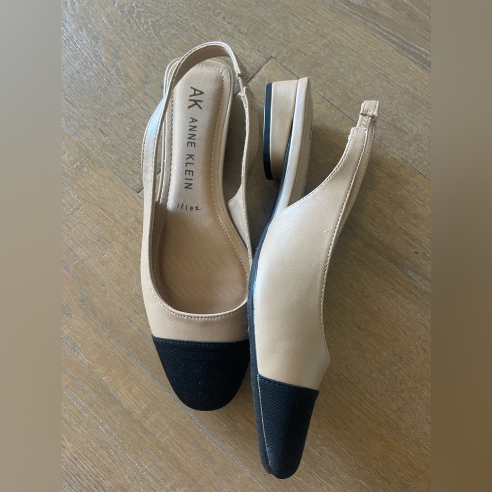 As NEW - Anne Klein Tan with black cap toe sling back